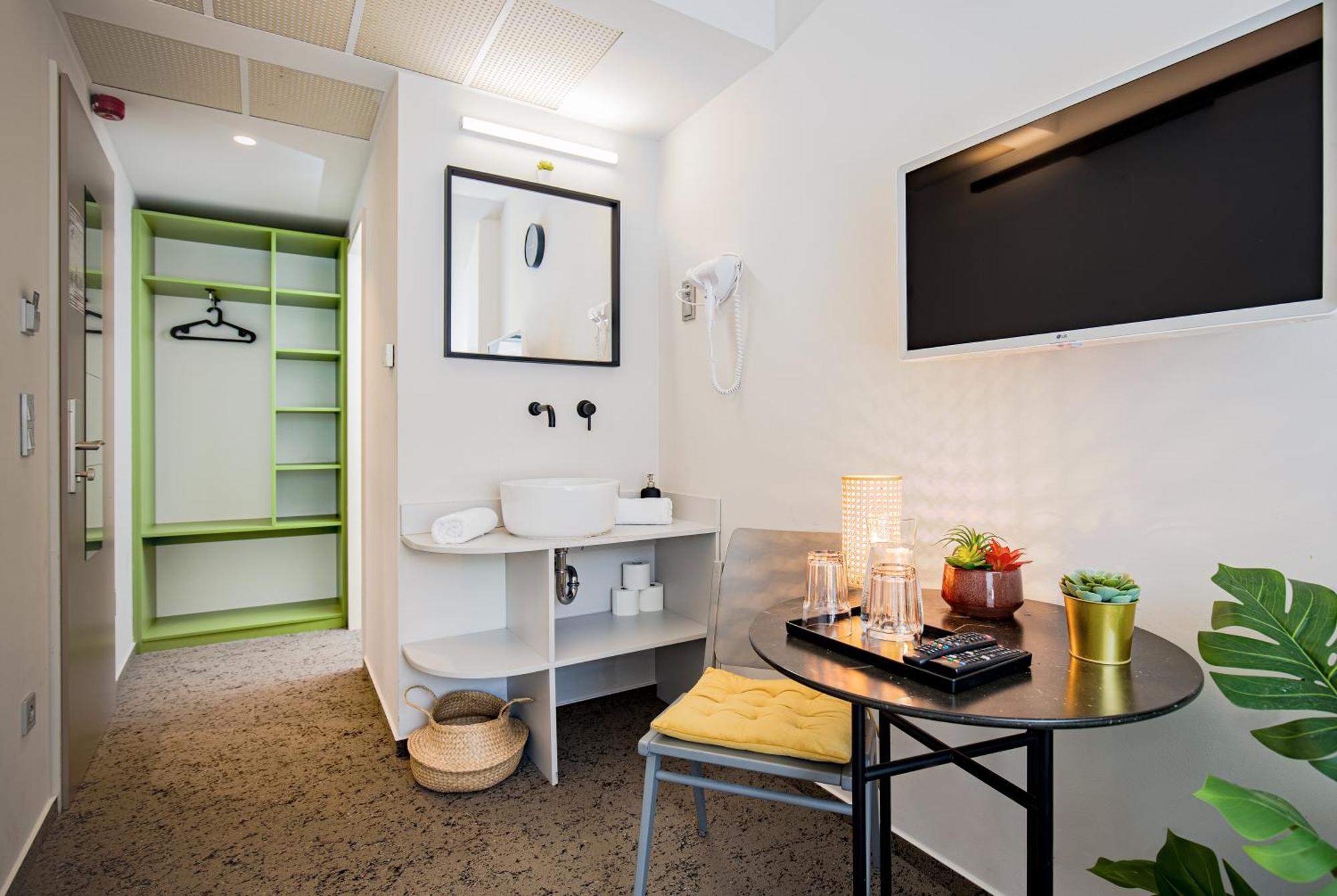 Albergue Maverick Market