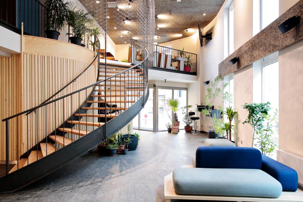 Albergue Maverick Market *